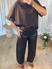 PANTALON SIMILI BARREL CHOCO
