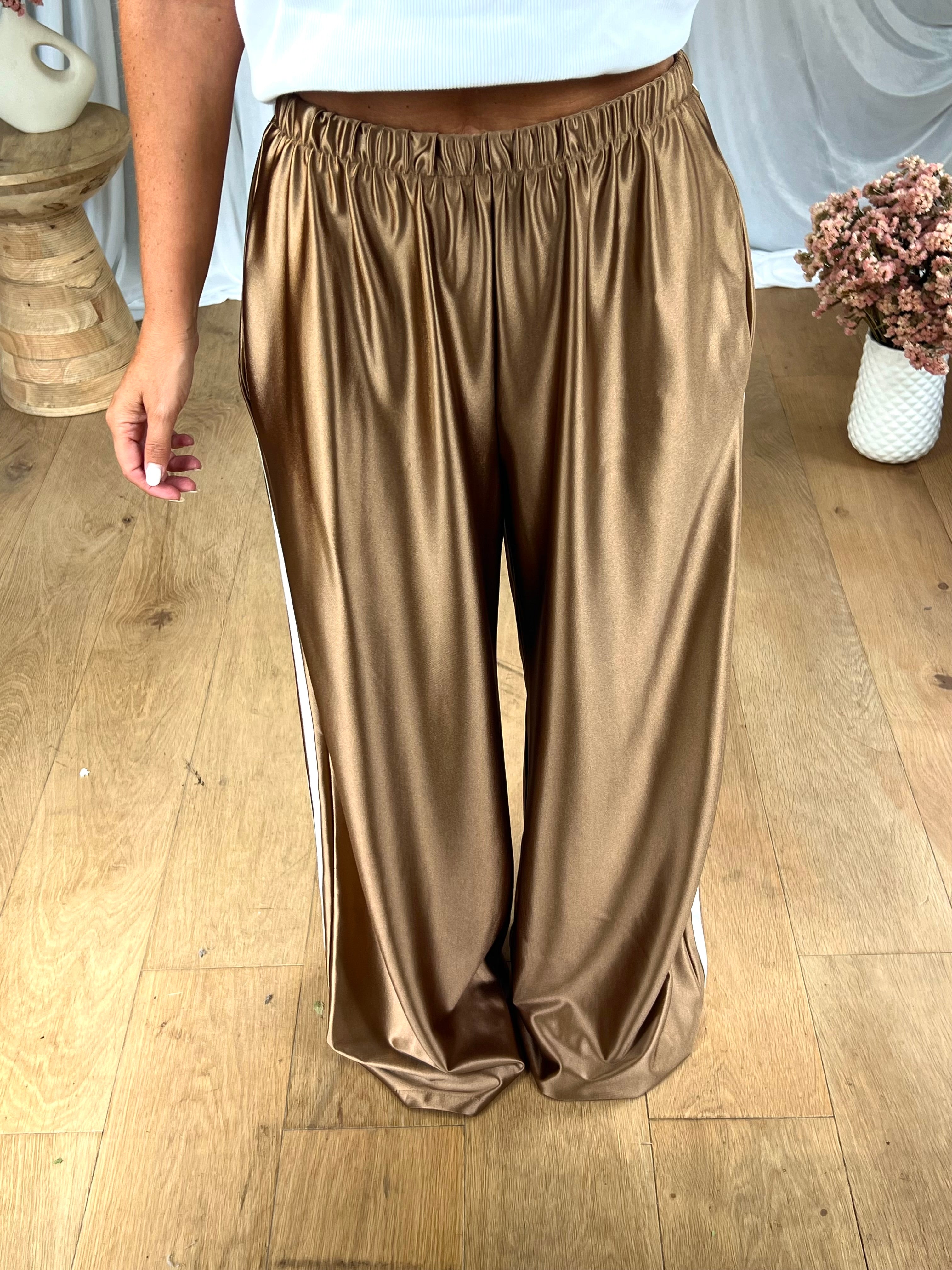 PANTALON SATINÉ JOGGER CAMEL