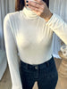 TOP ULTRA LÉGER COL ROULÉ ÉCRU