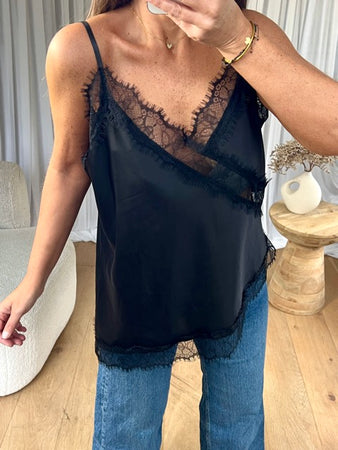 TOP DENTELLE ASYMÉTRIQUE NOIR