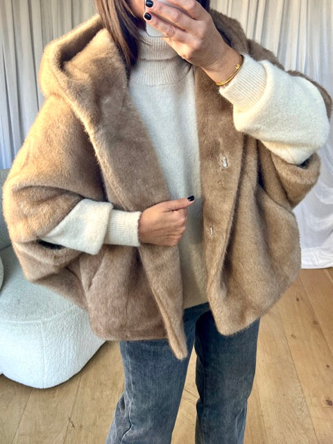 CAPE FOURRURE CAPUCHE